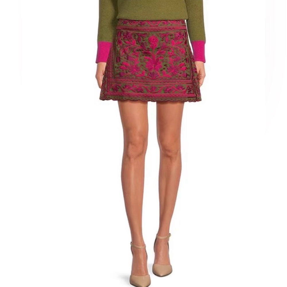 J. Marie‎ Fuchsia Pink Embroidered Mini Skirt Size Medium